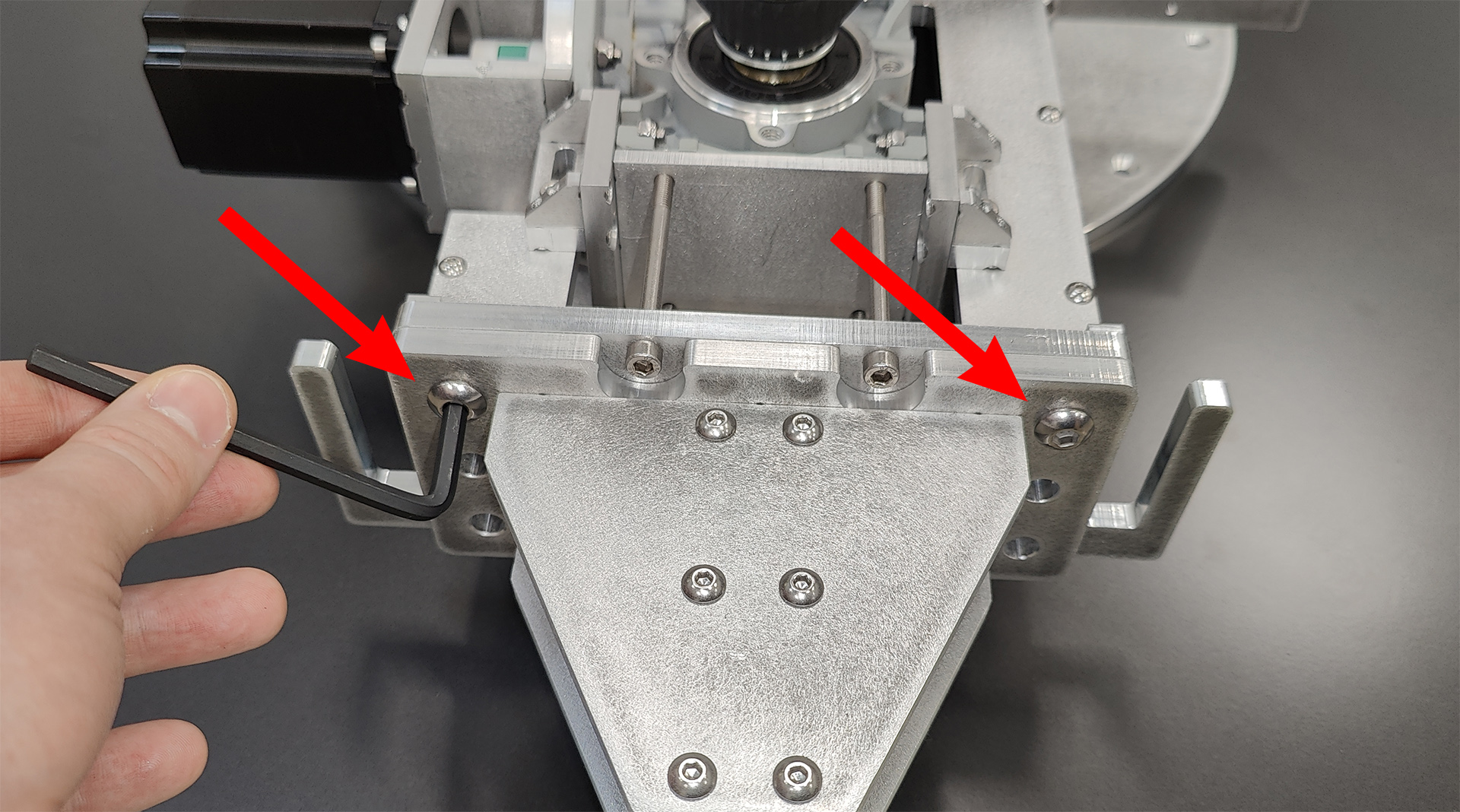 Фиксация балки для стойки ноутбука